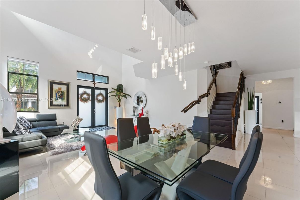 Dining room, Interior, Living room, Pendant Lights