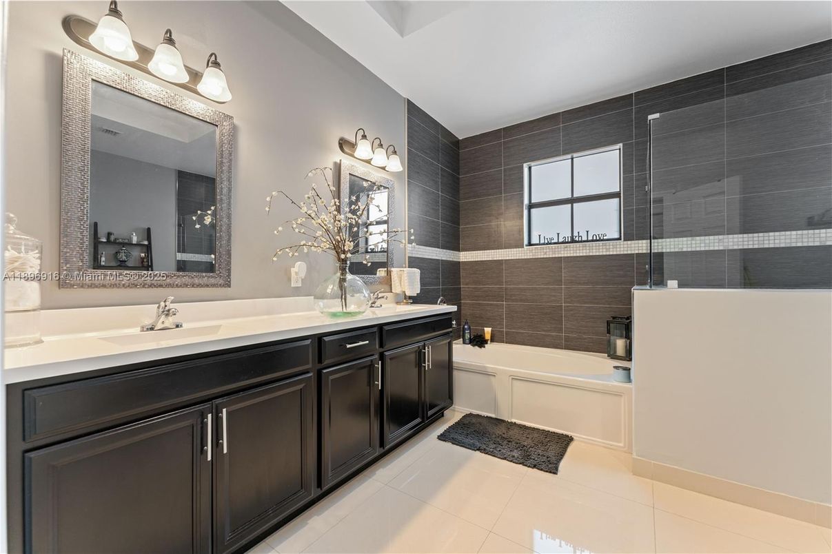 Bathroom, Dual Sink Vanities, Interior