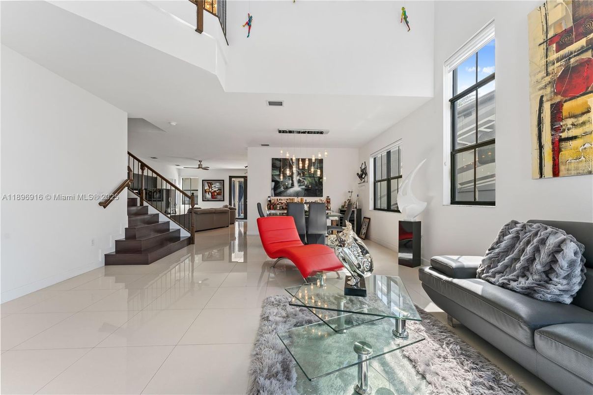 Chandelier, Dining room, Interior, Living room, Pendant Lights
