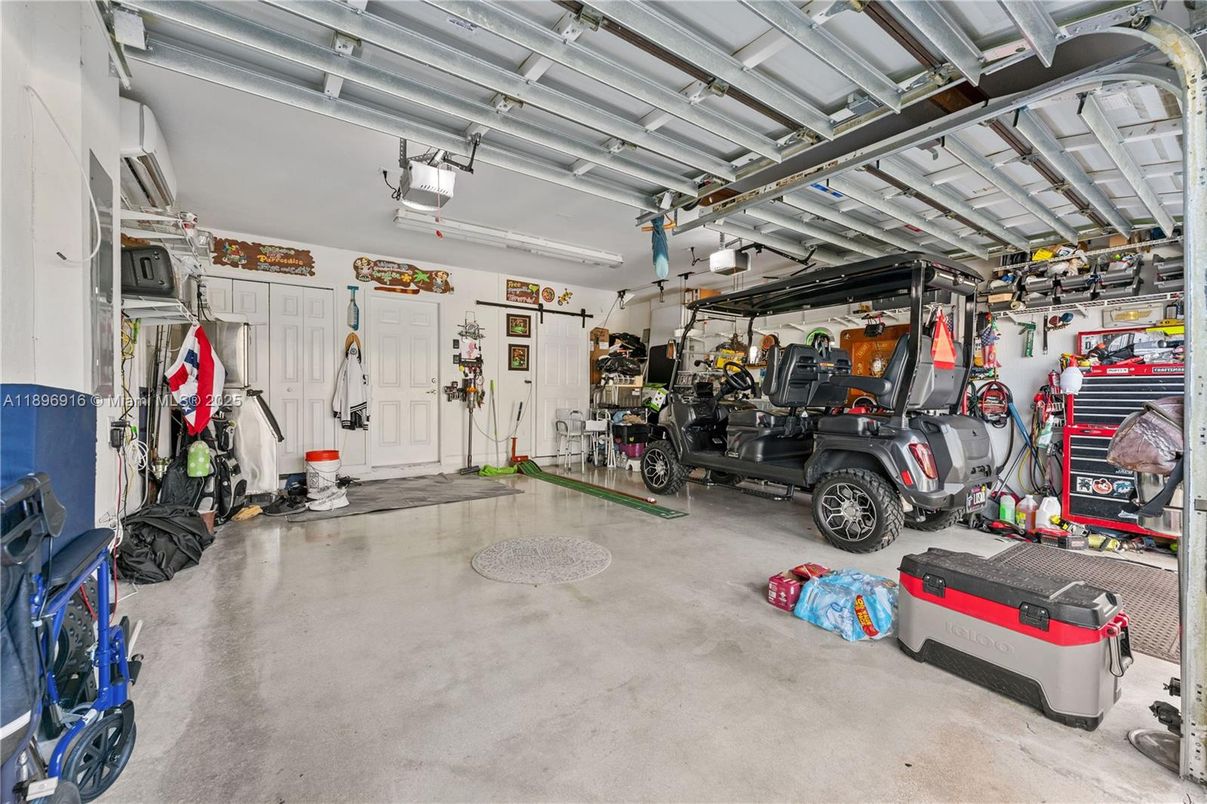 Garage, Interior