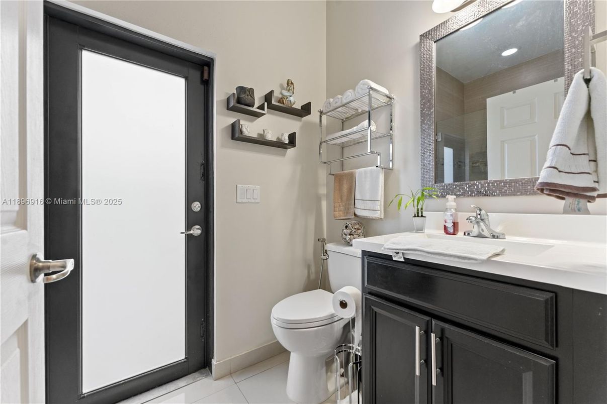 Bathroom, Interior, Recessed Lighting