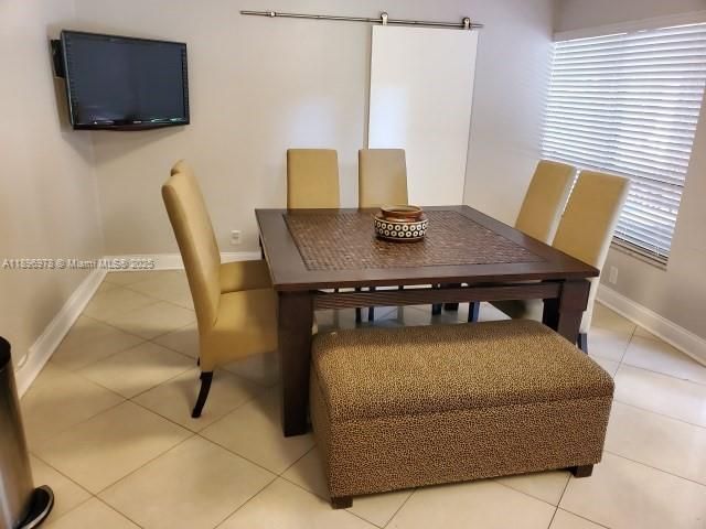 Dining room, Interior