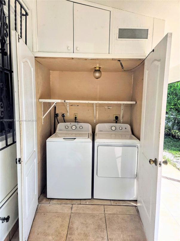 Interior, Utility Closets, Washer