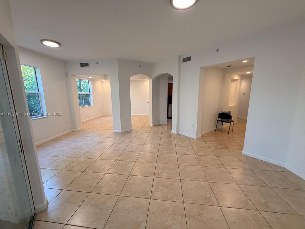 Empty room, Interior, Recessed Lighting