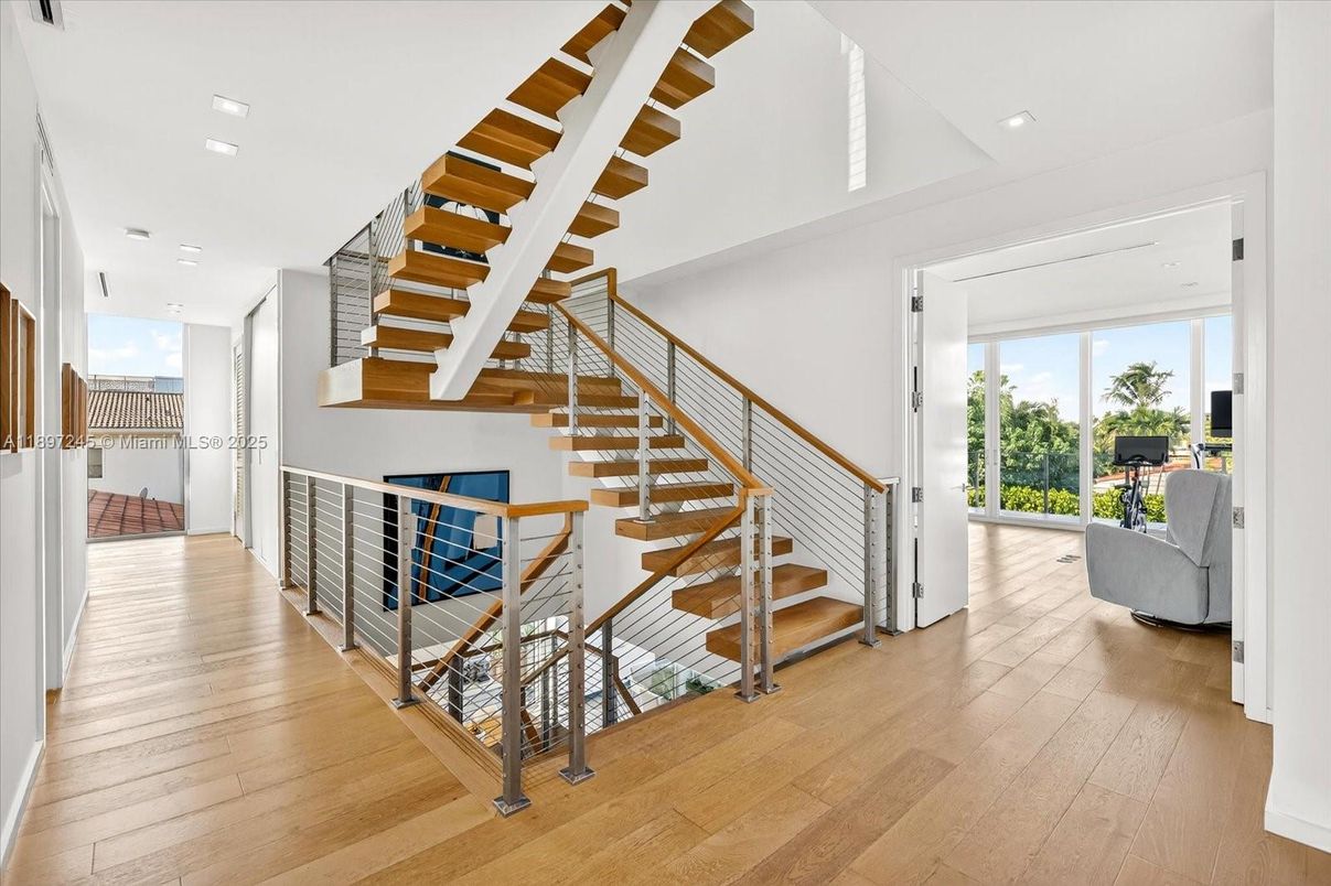 Interior, Recessed Lighting, Wood Texture Flooring