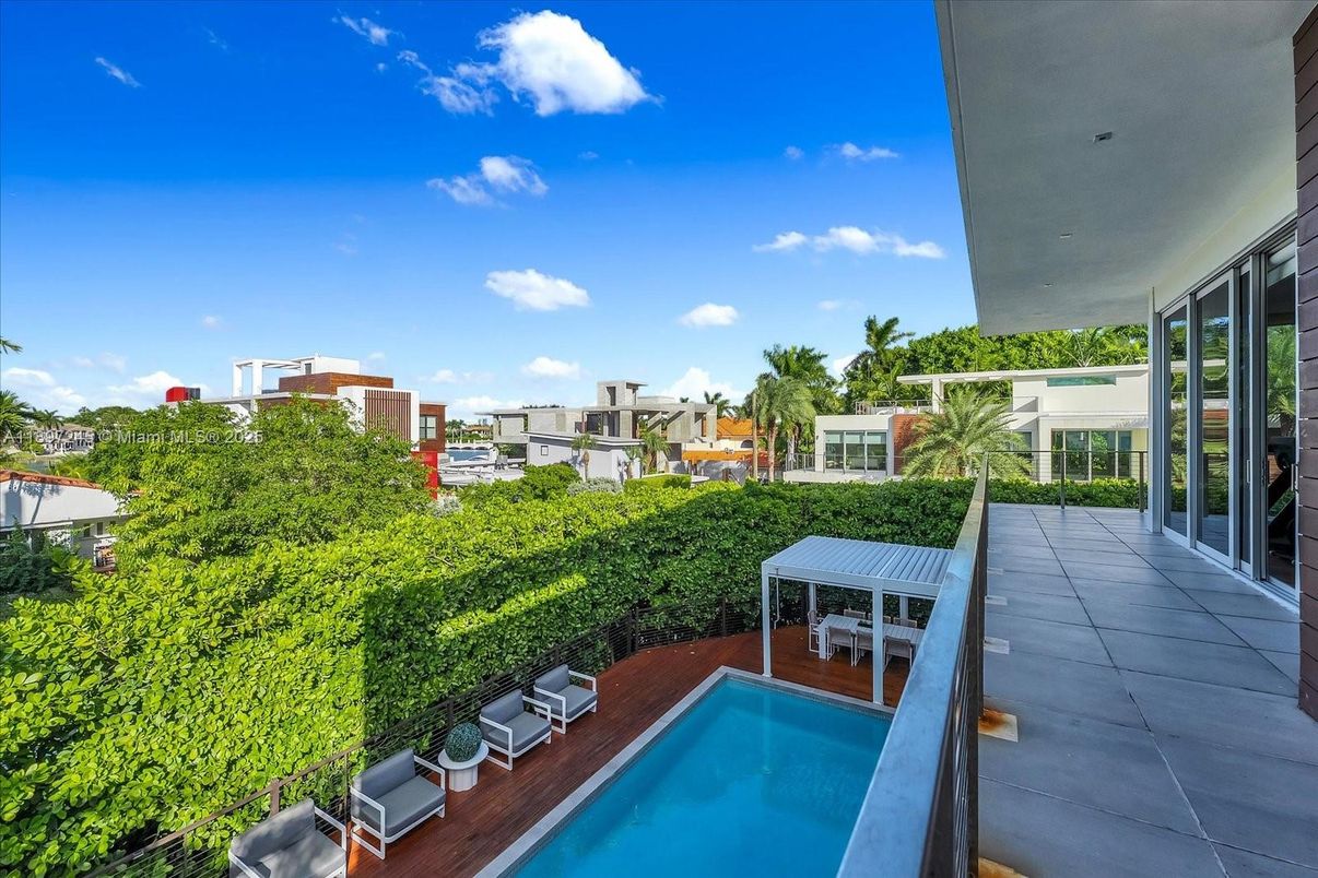 Exterior, Pool, Other