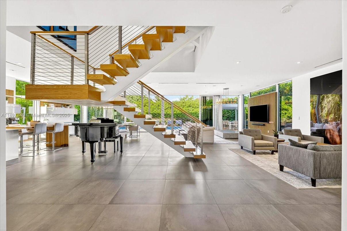 Interior, Living room, Pendant Lights, Piano, Recessed Lighting