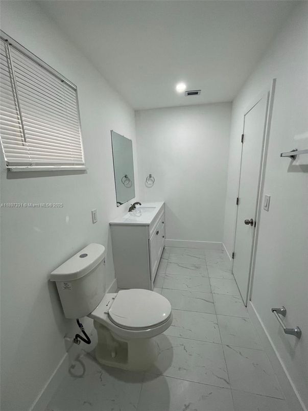 Bathroom, Interior, Marble, Recessed Lighting