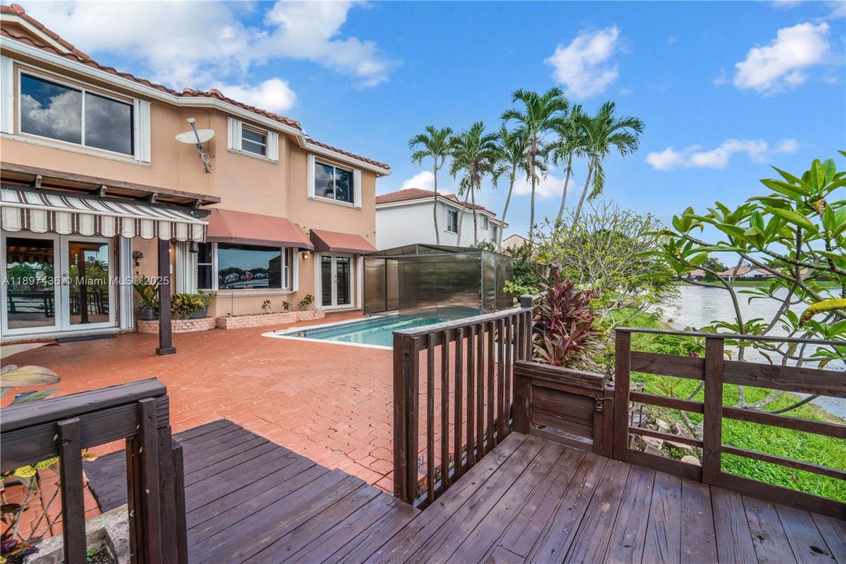 Exterior, Pool, Water