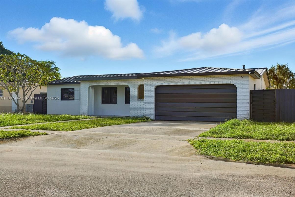 Attached, Exterior, Facade, Brick Facade, Ranch