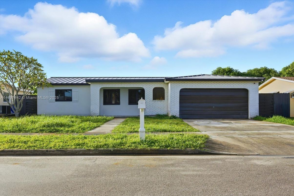 Attached, Exterior, Facade, Brick Facade, Ranch