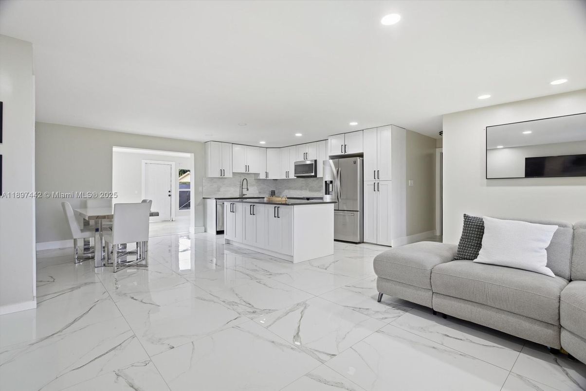 Dining room, Interior, Kitchen, Marble, Recessed Lighting, Stainless Steel Appliances