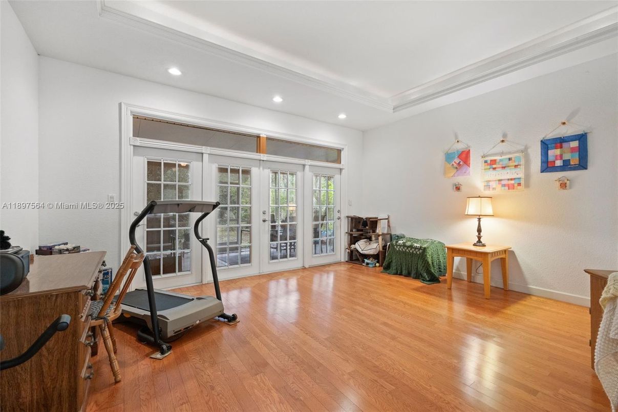 Fitness Equipment, Interior, Recessed Lighting, Wood Texture Flooring