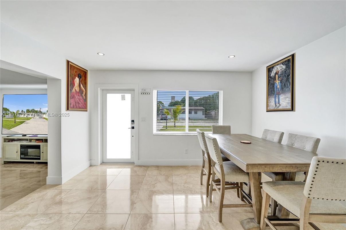 Dining room, Interior, Recessed Lighting