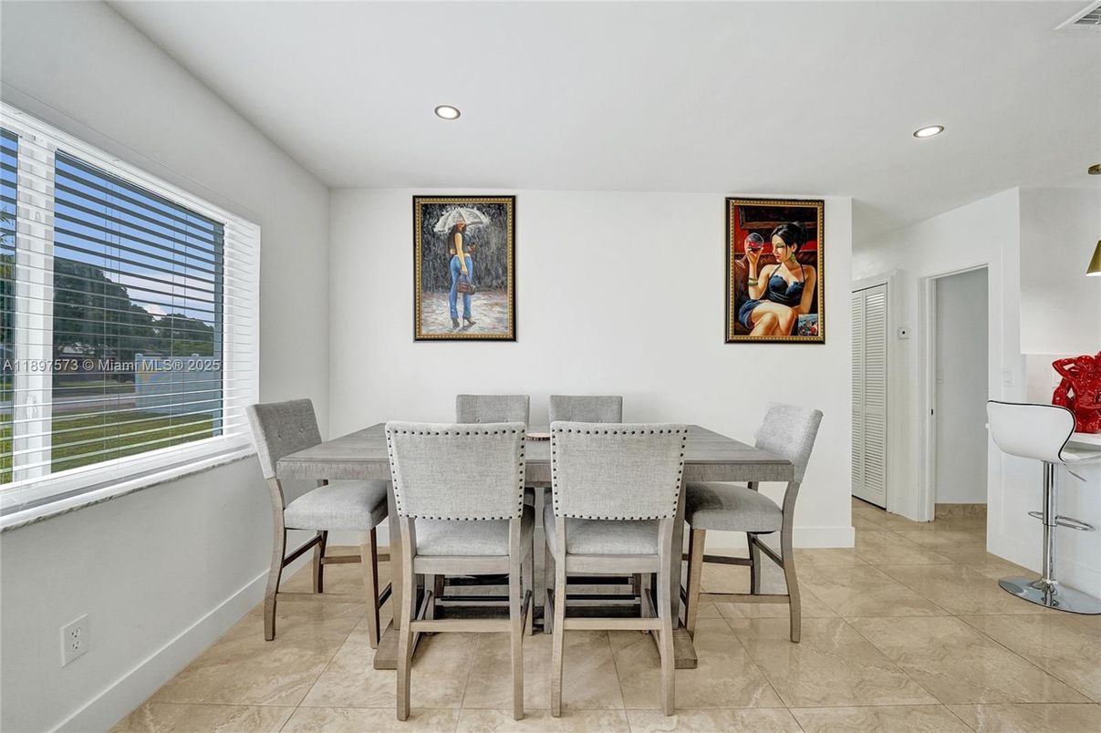 Dining room, Interior, Recessed Lighting