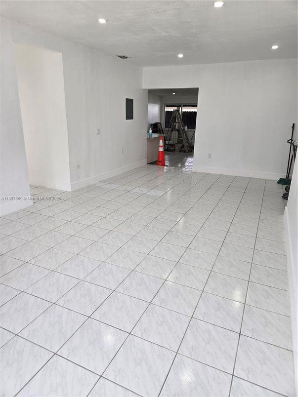 Empty room, Interior, Marble, Recessed Lighting