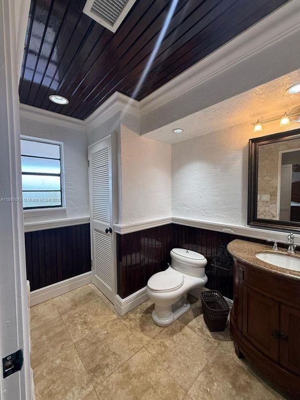 Bathroom, Interior, Recessed Lighting