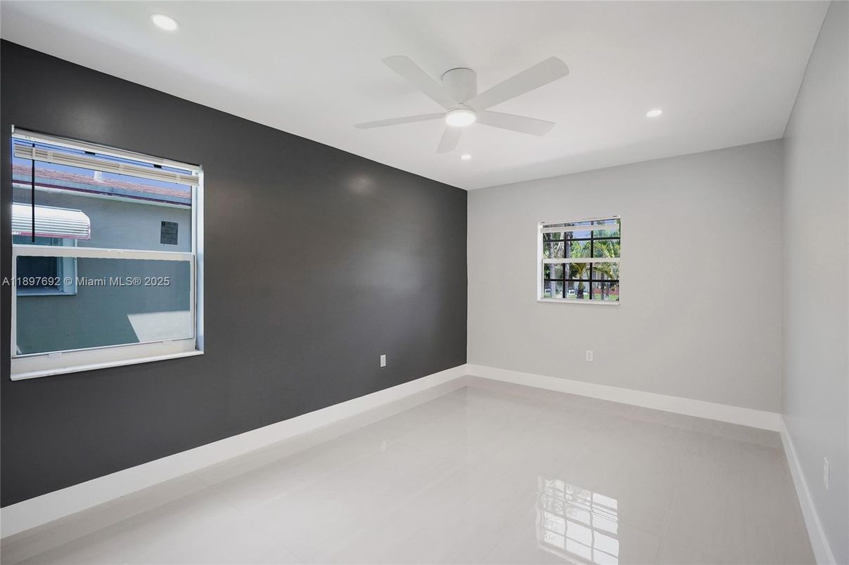 Empty room, Interior, Recessed Lighting