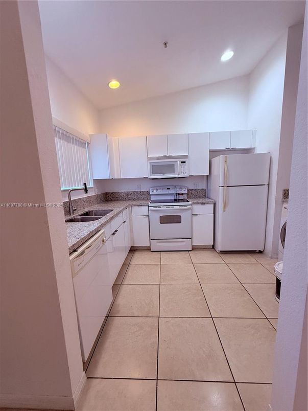 Interior, Kitchen, Recessed Lighting, Washer