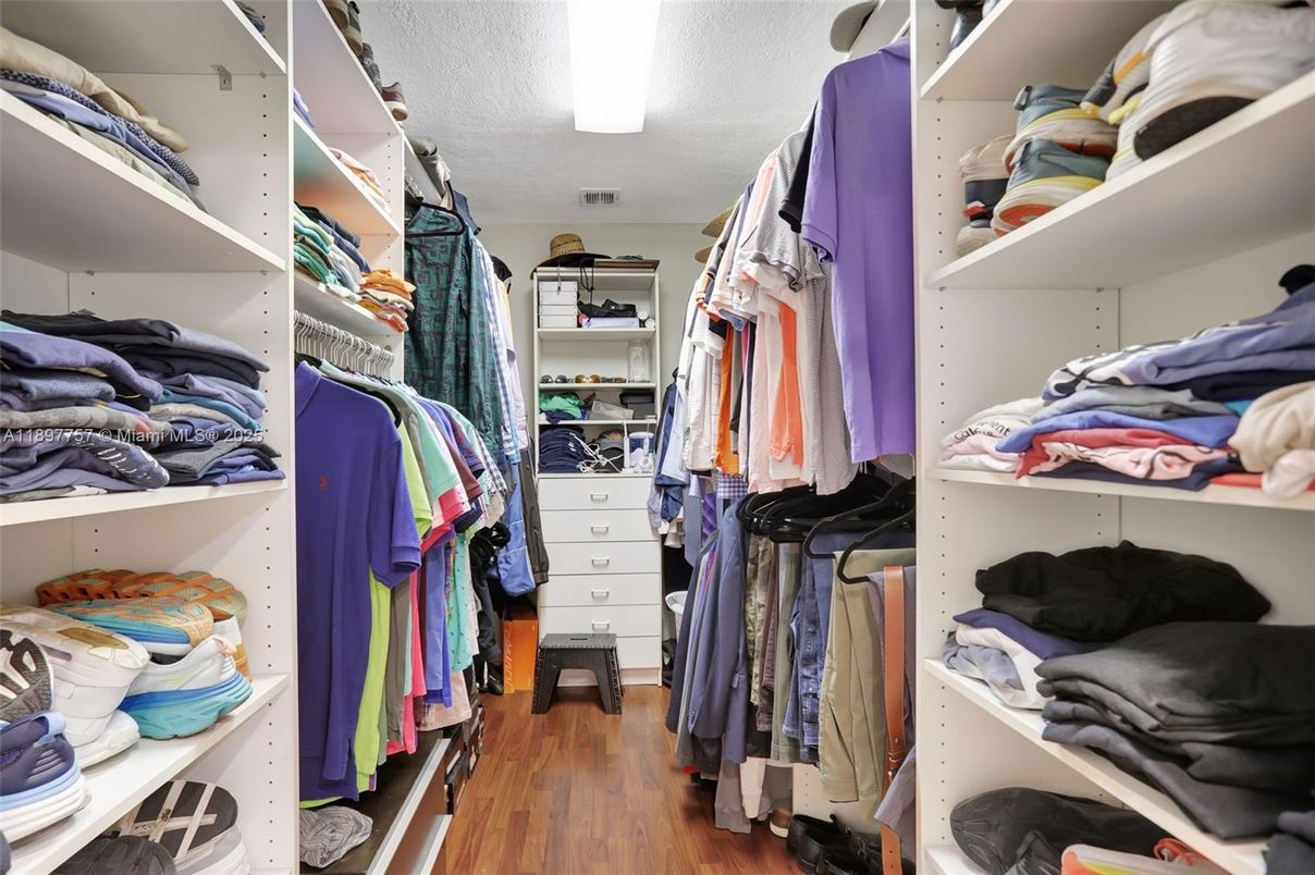 Interior, Walk-in Closets, Wood Texture Flooring