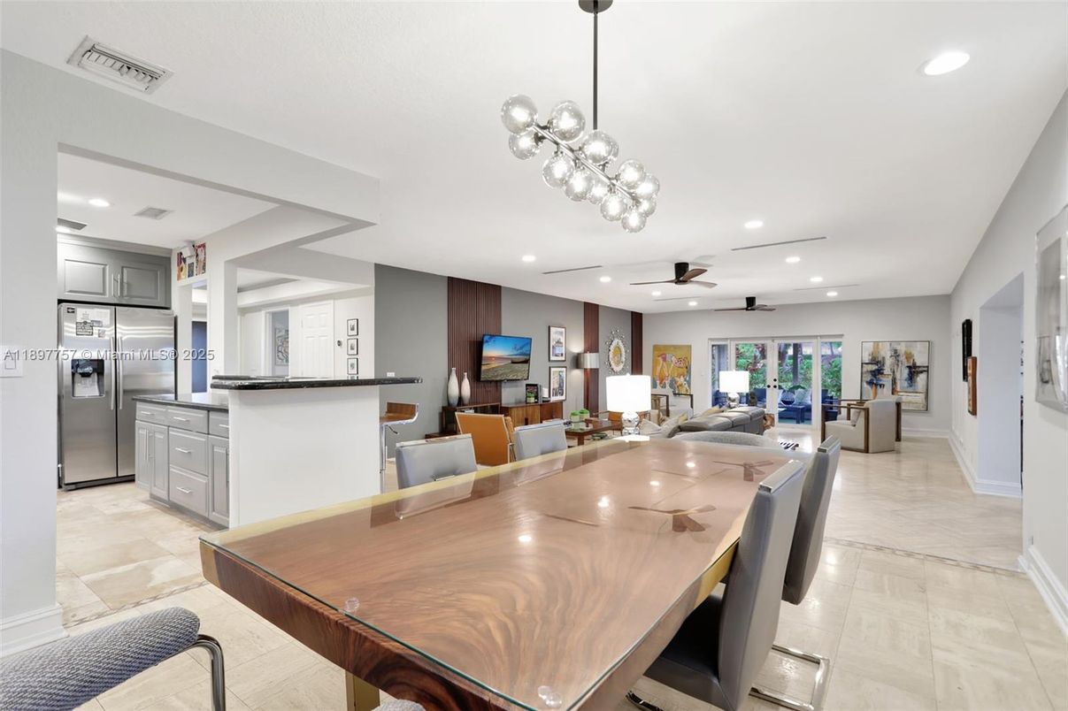 Dining room, Interior, Kitchen, Living room, Pendant Lights, Recessed Lighting, Stainless Steel Appliances