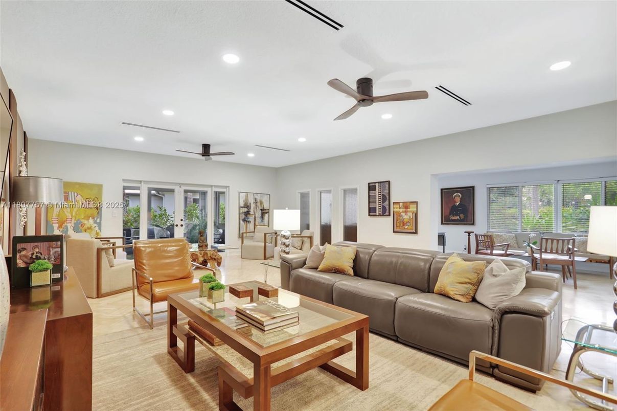 Dining room, Interior, Living room, Recessed Lighting