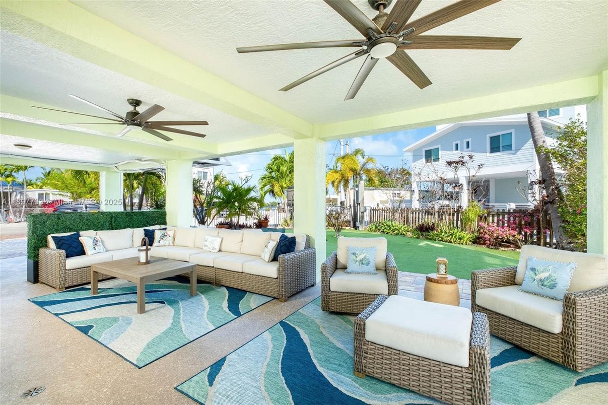 Exterior, Living room