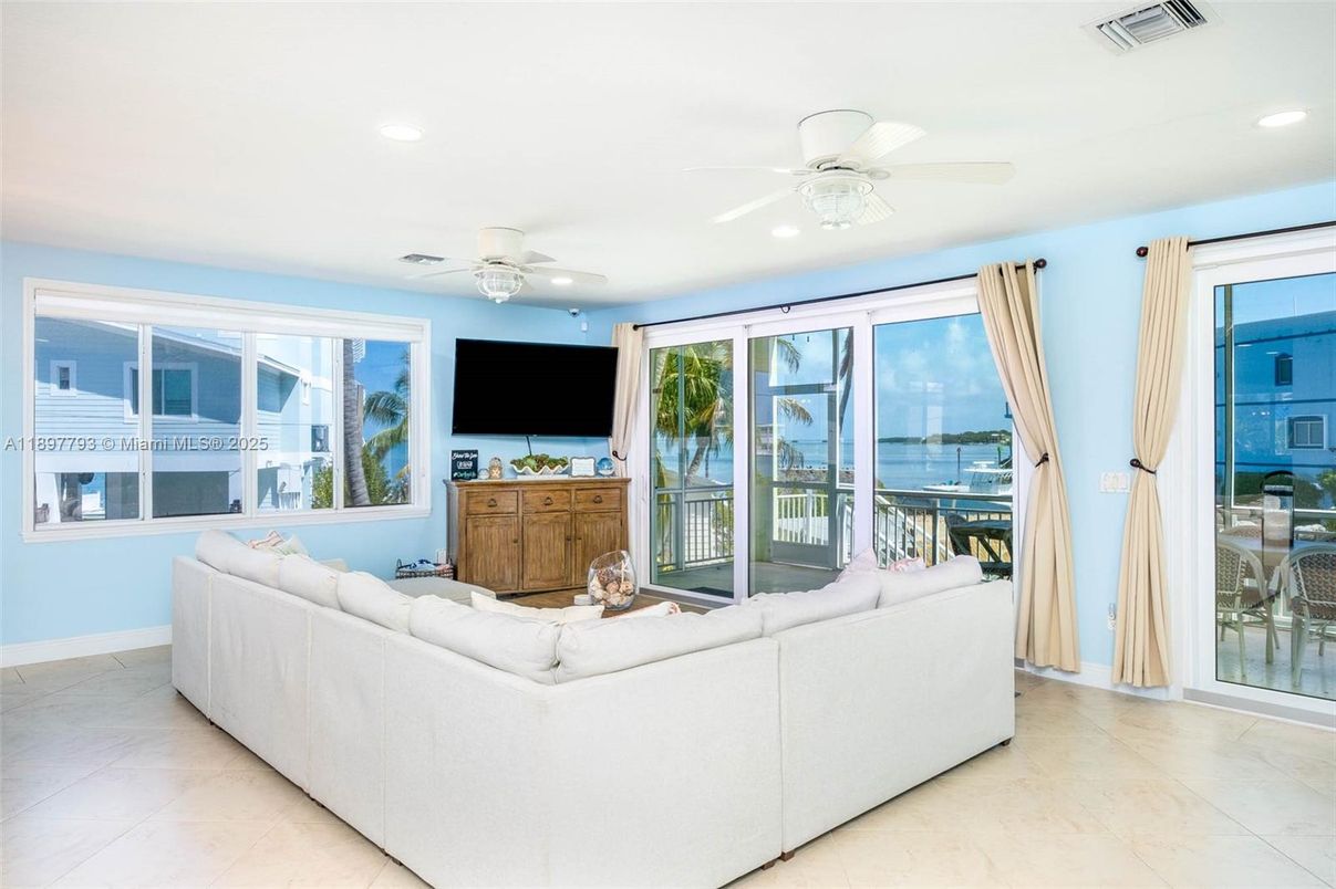 Interior, Living room, Recessed Lighting, Water