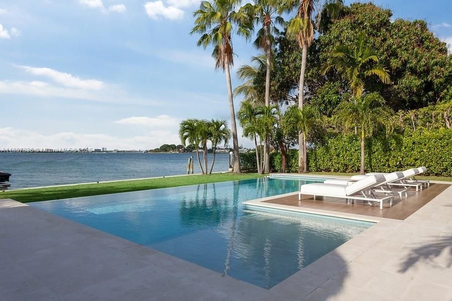 Exterior, Pool, Water