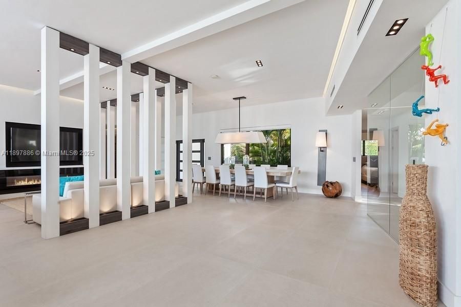 Dining room, Interior, Pendant Lights, Recessed Lighting