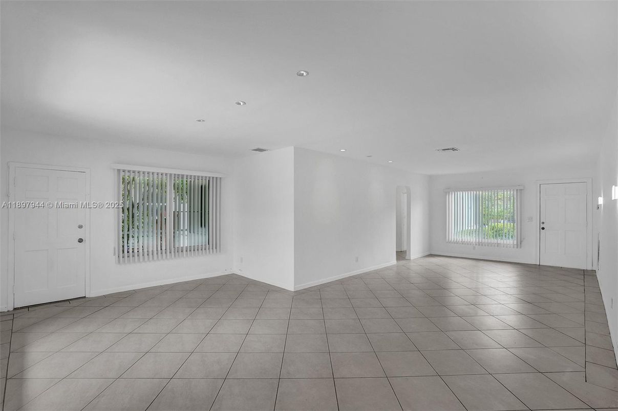 Empty room, Interior, Recessed Lighting