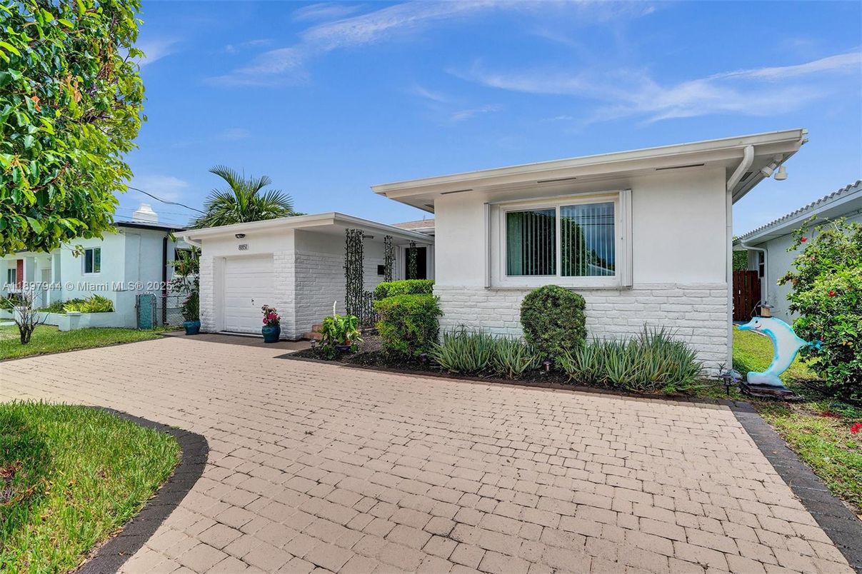 Detached Garage, Exterior