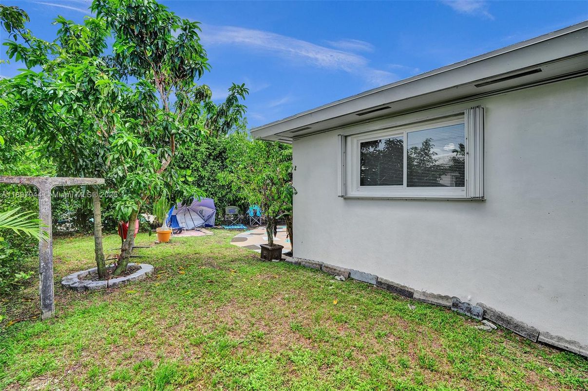 Backyard, Exterior