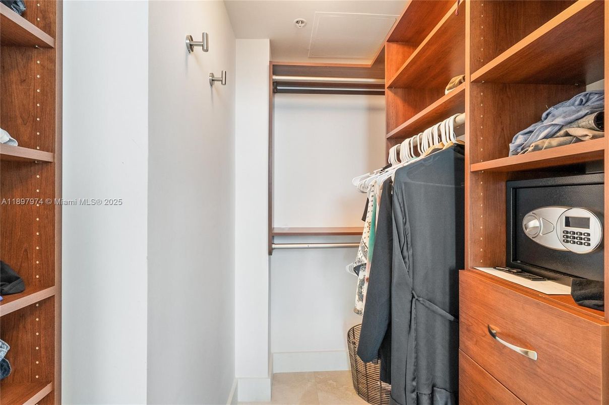 Interior, Walk-in Closets