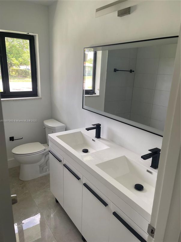 Bathroom, Dual Sink Vanities, Interior