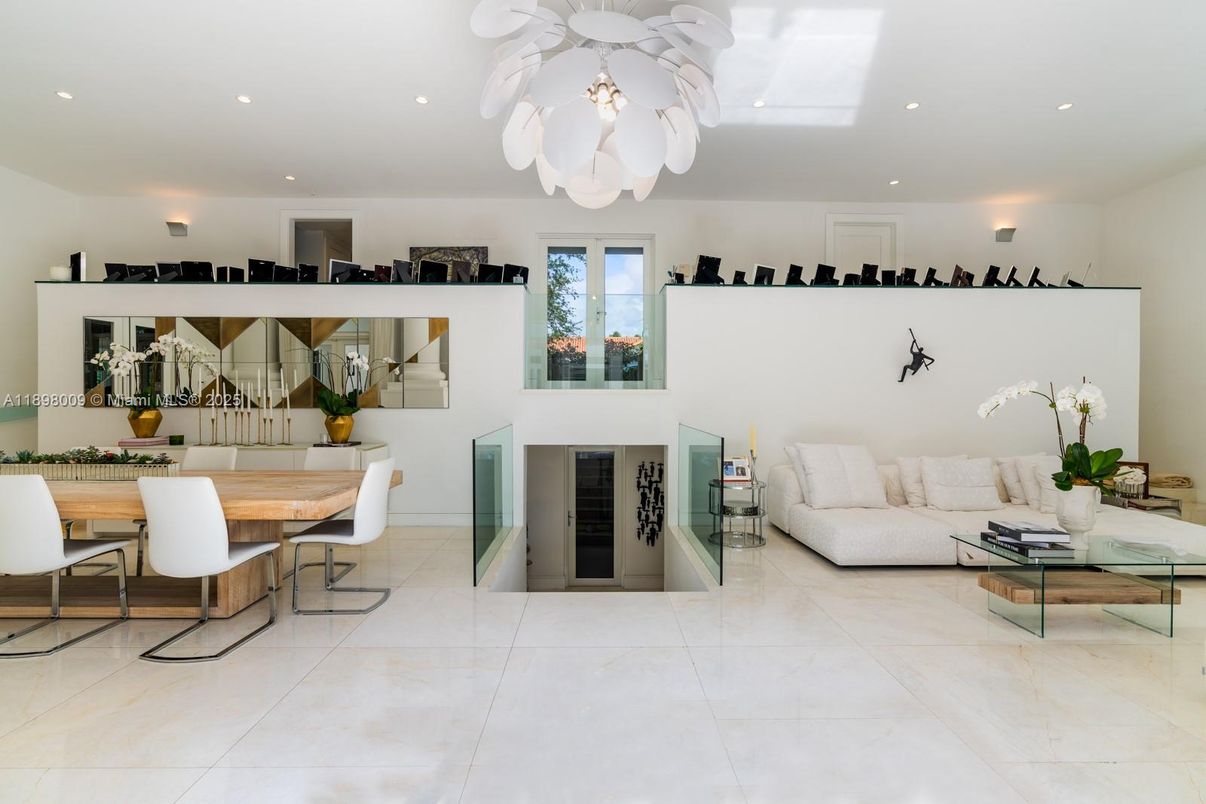 Dining room, Interior, Living room, Recessed Lighting