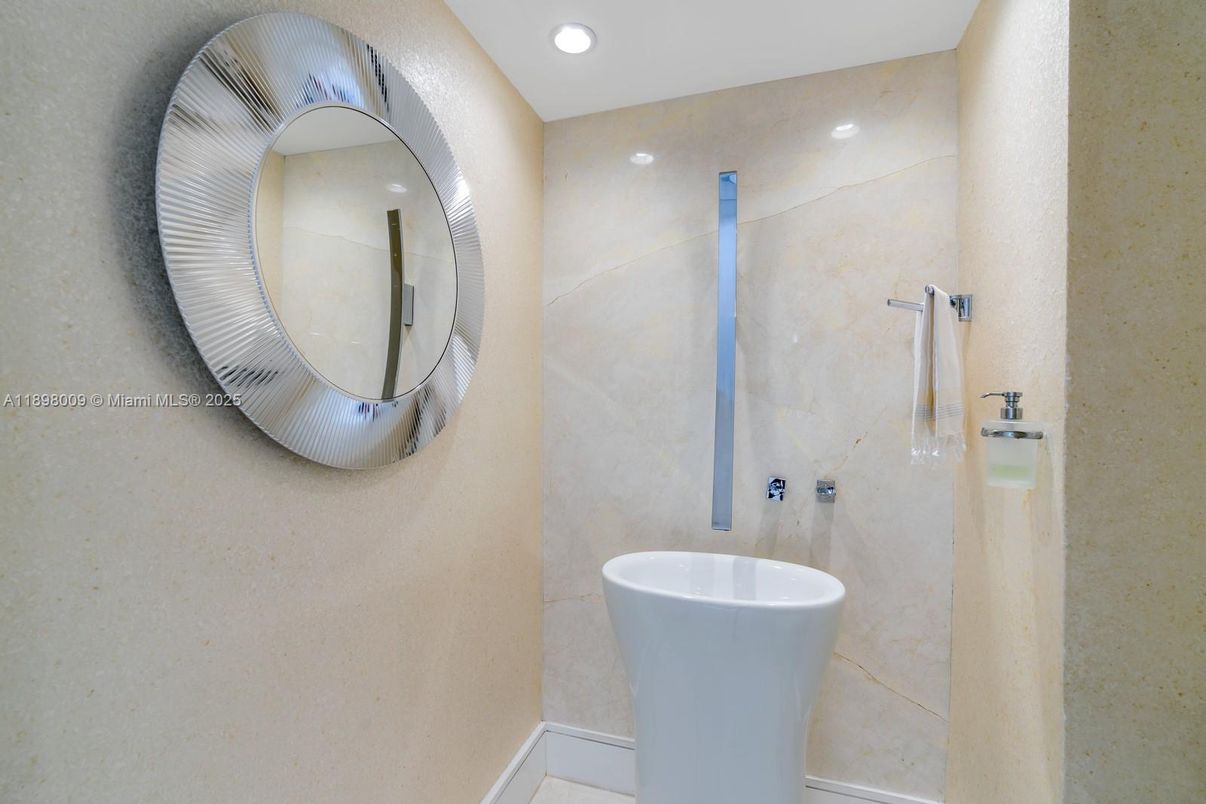Bathroom, Free Standing Baths, Interior, Recessed Lighting