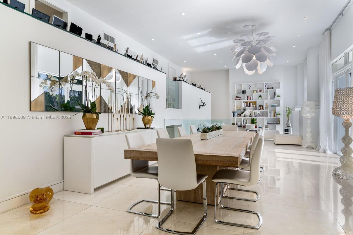 Dining room, Interior, Recessed Lighting