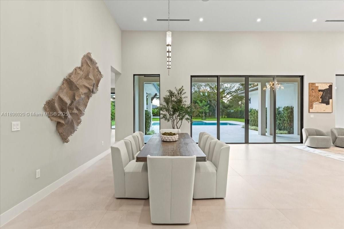 Dining room, Interior, Pendant Lights, Recessed Lighting