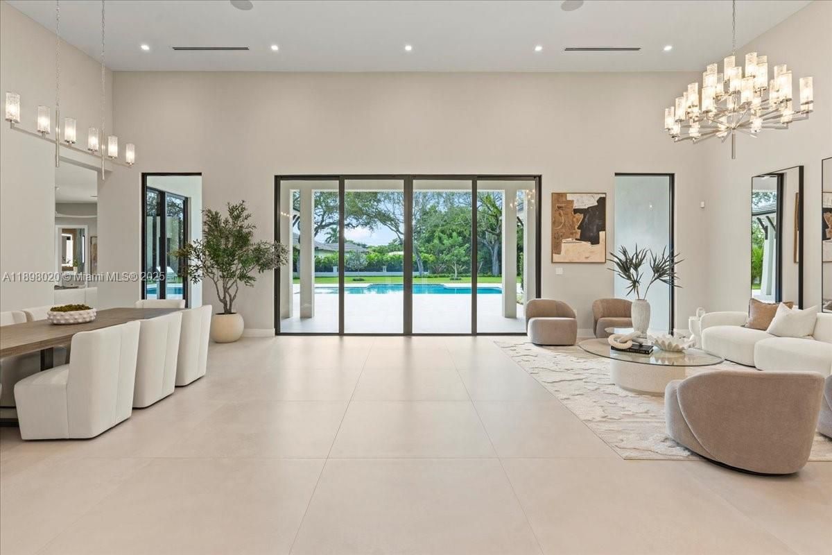 Chandelier, Dining room, Interior, Living room, Pendant Lights, Recessed Lighting