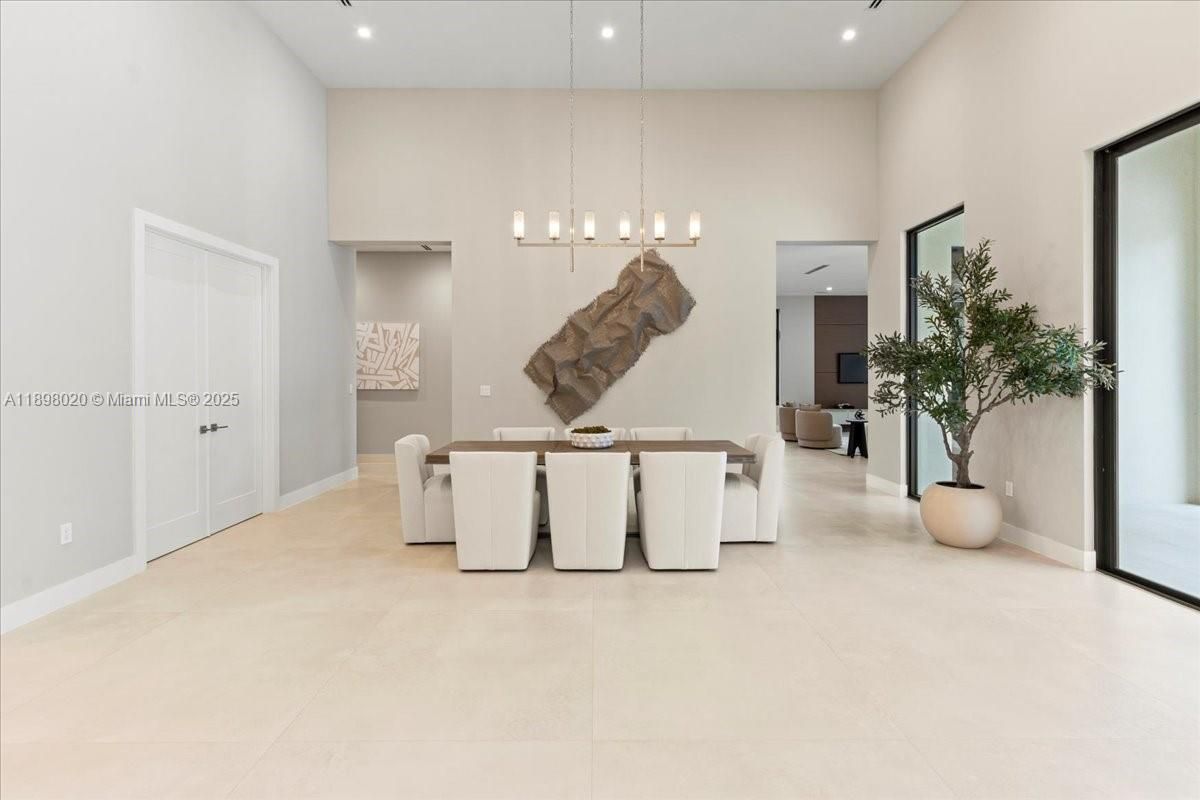 Dining room, Interior, Pendant Lights, Recessed Lighting