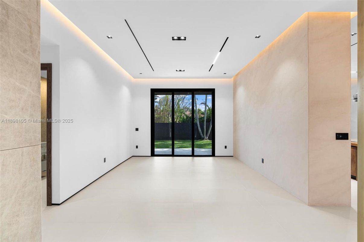 Empty room, Interior, Recessed Lighting