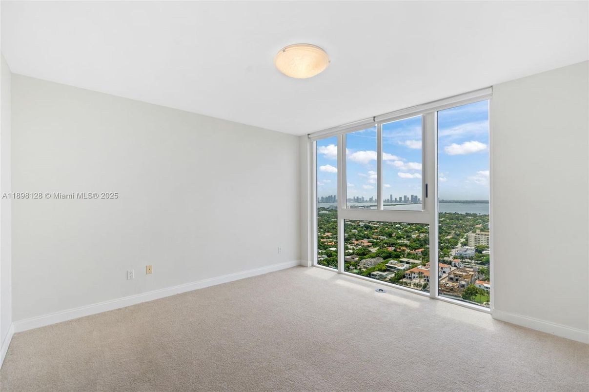 Empty room, Interior, Water
