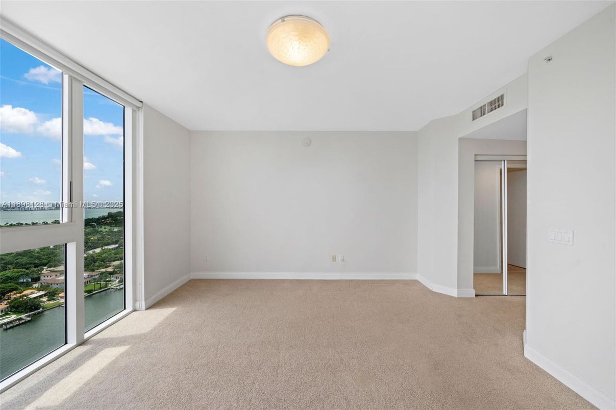 Empty room, Interior, Water