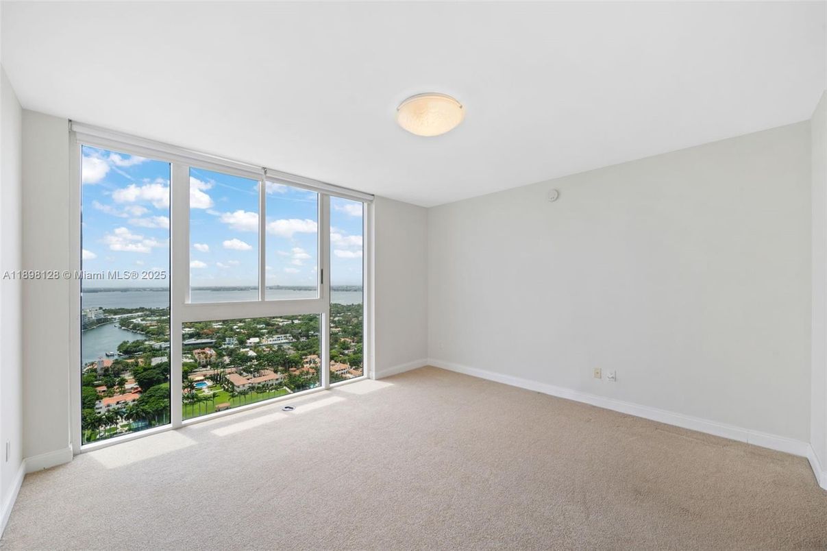 Empty room, Interior, Water