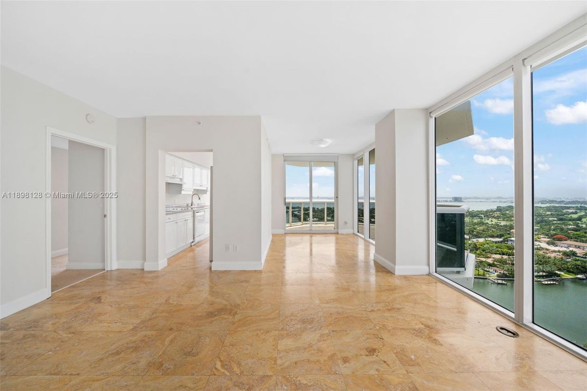 Empty room, Interior, Water