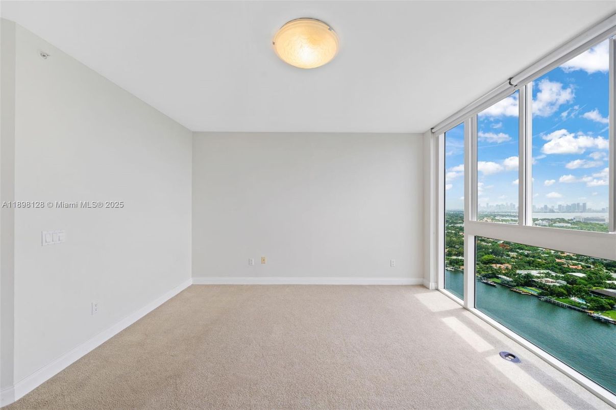 Empty room, Interior, Water