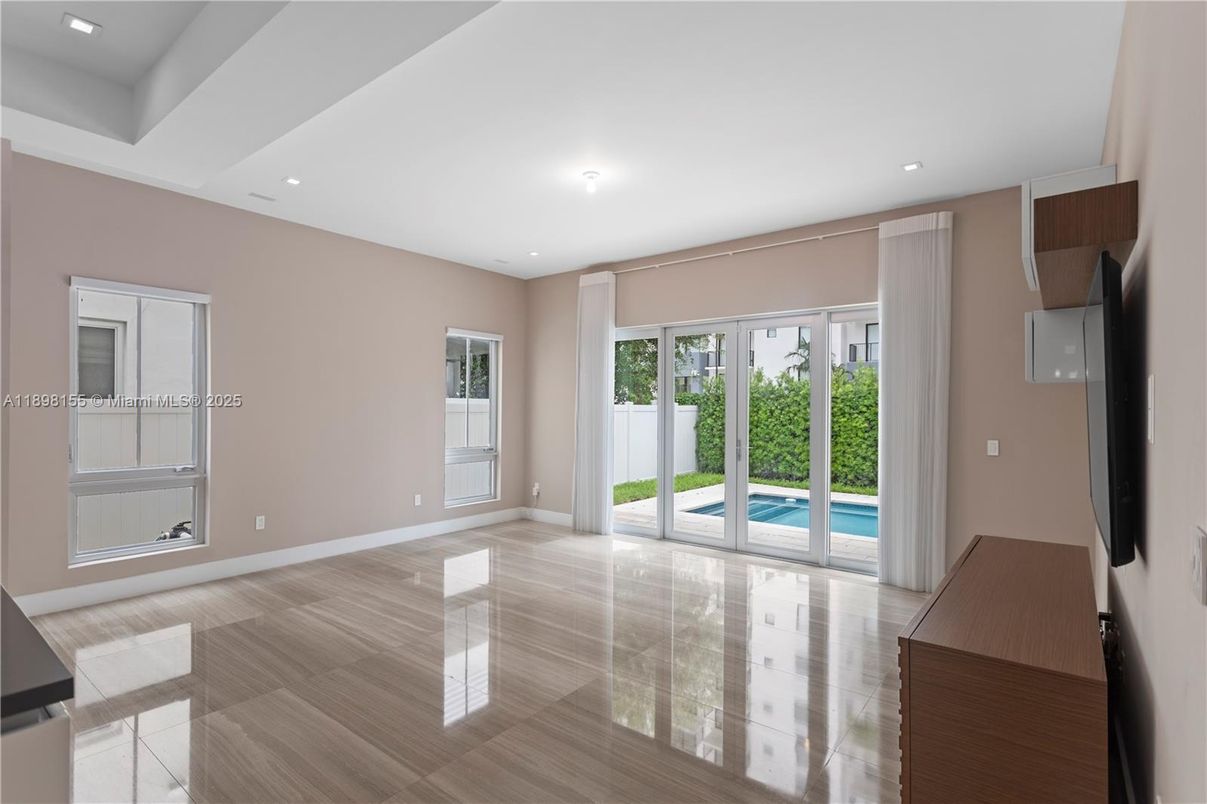 Empty room, Interior, Recessed Lighting