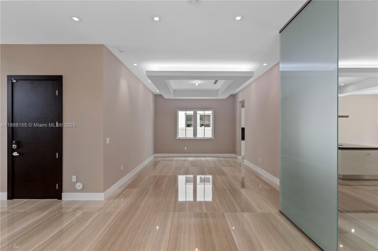 Empty room, Interior, Recessed Lighting