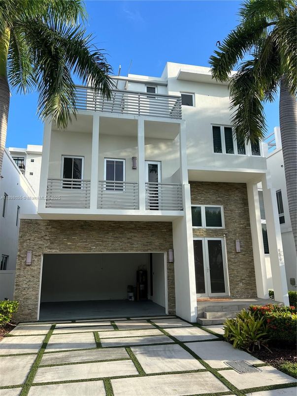 Exterior, Facade, Brick Facade, Modern